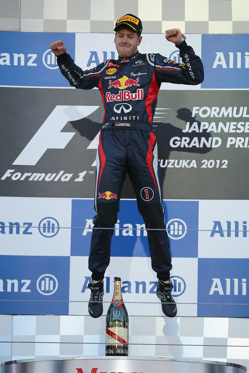 Vettel salta en el podio de Japón 2012