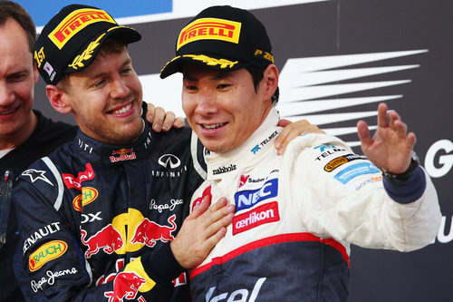 Vettel felicita a Kobayashi en el podio del GP de Japón 2012
