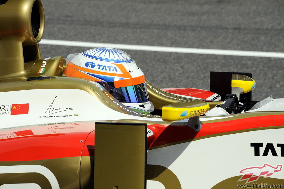 Plano de Narain Karthikeyan a los mandos del F112