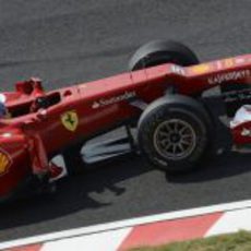 Fernando Alonso con su F2012 en Suzuka