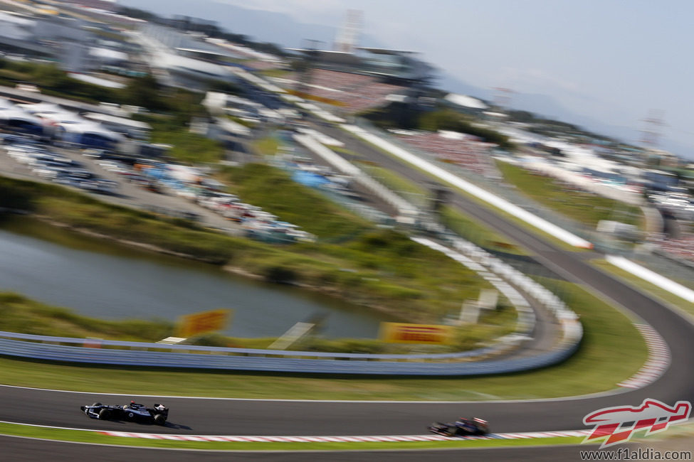 Pastor Maldonado surca la segunda curva