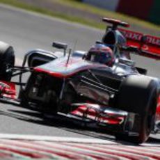 Jenson Button rueda en los Libres 1 del GP de Japón 2012