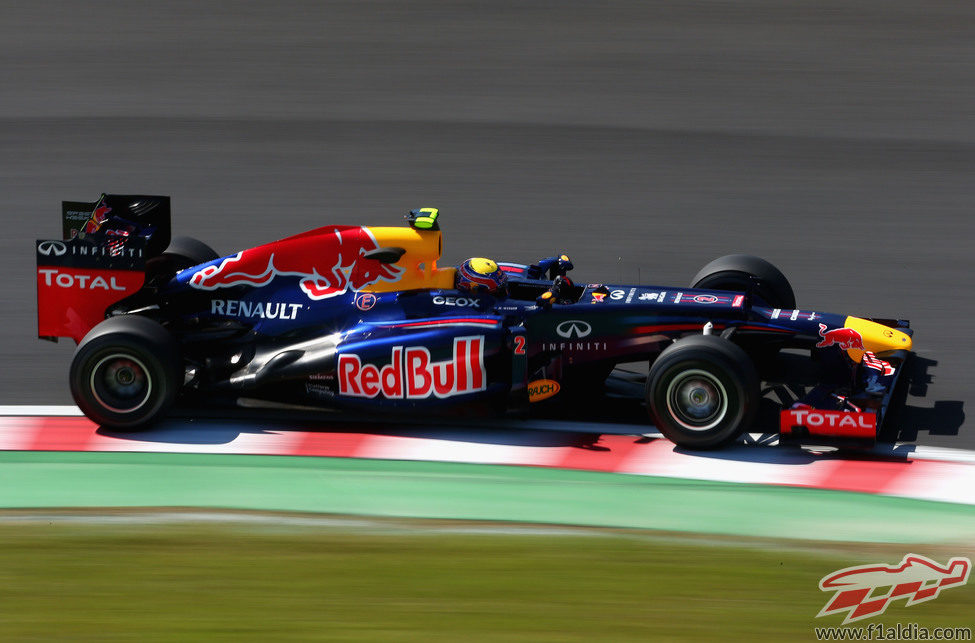 Mark Webber roza los pianos con el RB8