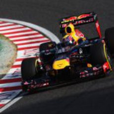 El RB8 de Mark Webber rueda en el circuito nipón de Suzuka