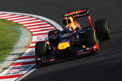 El RB8 de Mark Webber rueda en el circuito nipón de Suzuka