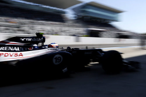 Valtteri Bottas regresa a boxes en Suzuka