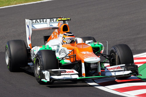 Nico Hülkenberg pasa por encima de los pianos en Suzuka