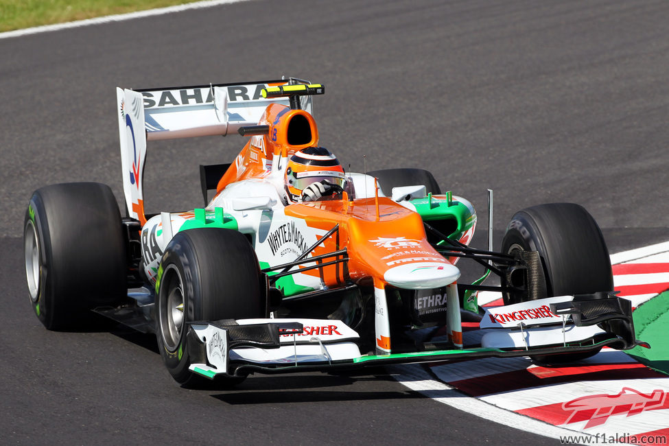 Nico Hülkenberg pasa por encima de los pianos en Suzuka