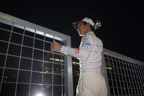 Kamui Kobayashi saluda a su parroquia