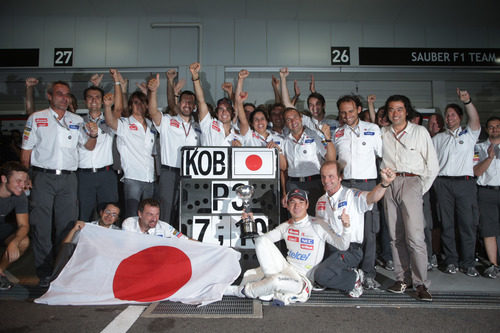 Sauber celebra el tercer puesto del japonés