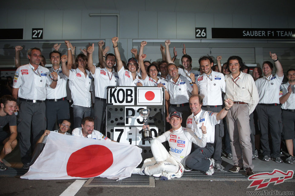 Sauber celebra el tercer puesto del japonés