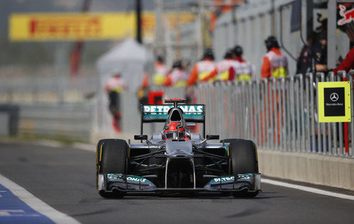 Michael Schumacher en el pit-lane del circuito de Corea