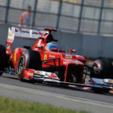 Fernando Alonso rueda en el circuito coreano de Yeongam