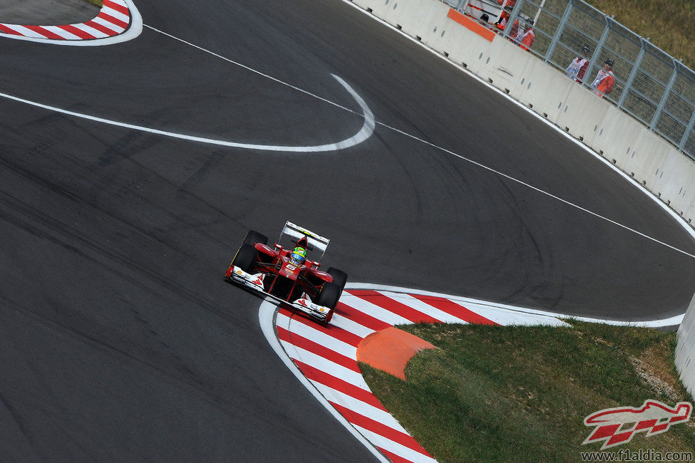 Felipe Massa prueba el F2012 en Yeongam