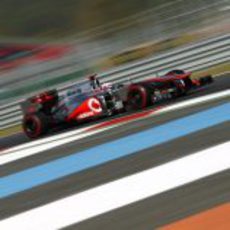 Jenson Button exprime el MP4-27 en el circuito de Yeongam