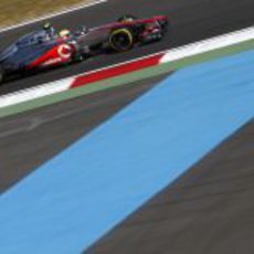 Lewis Hamilton conduce el MP4-27 en Corea