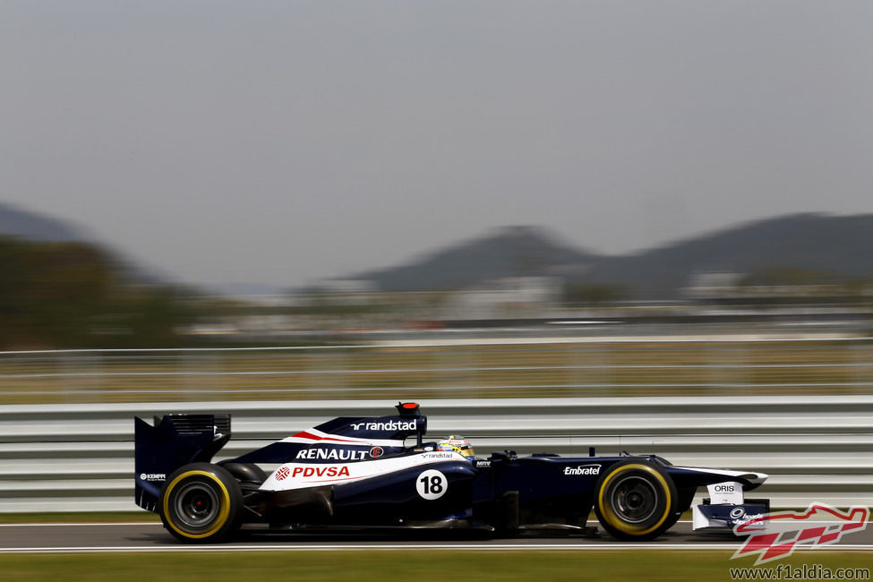 Pastor Maldonado con neumáticos blandos en Corea 2012