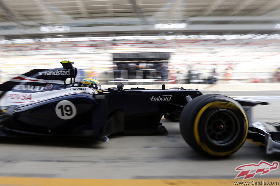 Bruno Senna en el pit-lane del circuito de Corea