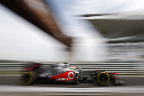 Lewis Hamilton entra en el pit-lane del circuito de Yeongam