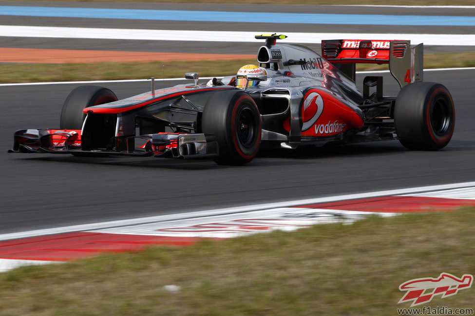 Lewis Hamilton pilota su McLaren en la clasificación de Corea 2012