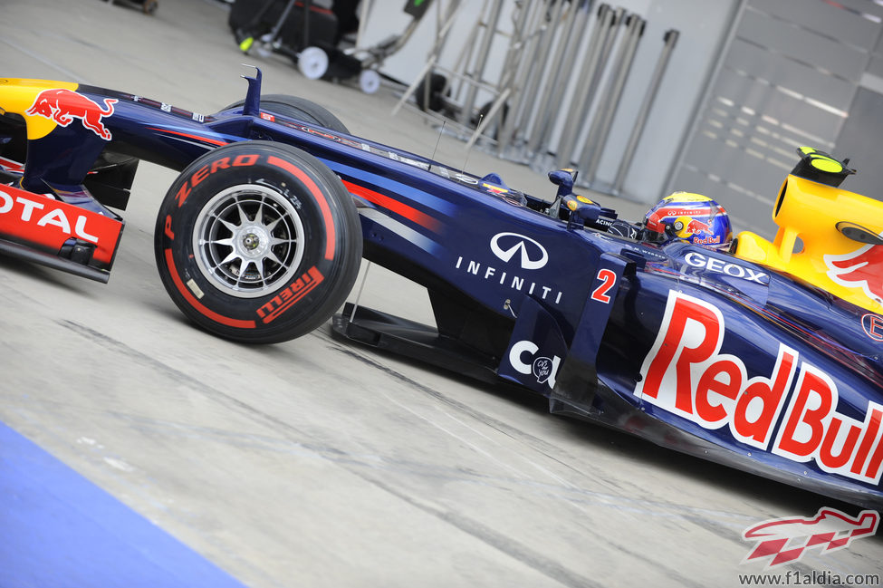 Mark Webber sale con los neumáticos superblandos en Corea