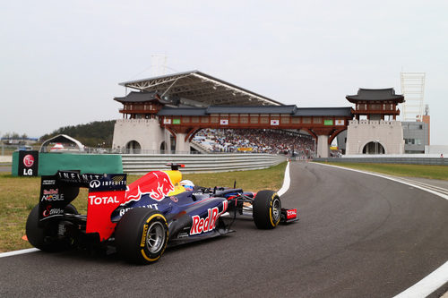 Sebastian Vettel en la entrada a boxes del circuito de Corea