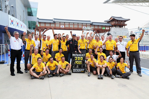 Renault celebra su pole número 200 en la F1 de la mano de Mark Webber