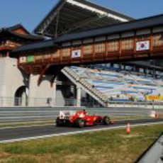 Felipe Massa regresa a boxes en el circuito de Corea