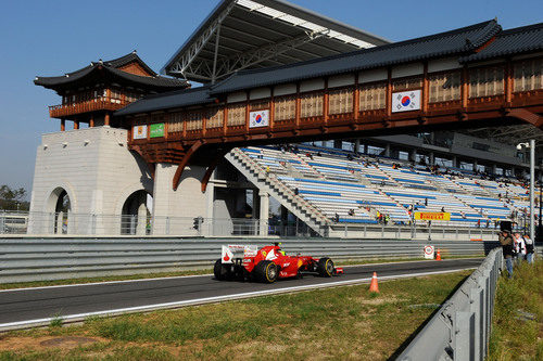 Felipe Massa regresa a boxes en el circuito de Corea