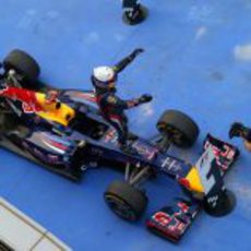 Vettel celebra su victoria en el GP de Corea 2012