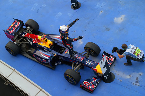 Vettel celebra su victoria en el GP de Corea 2012