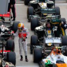 Lewis Hamilton derrotado tras acabar la carrera de Corea 2012