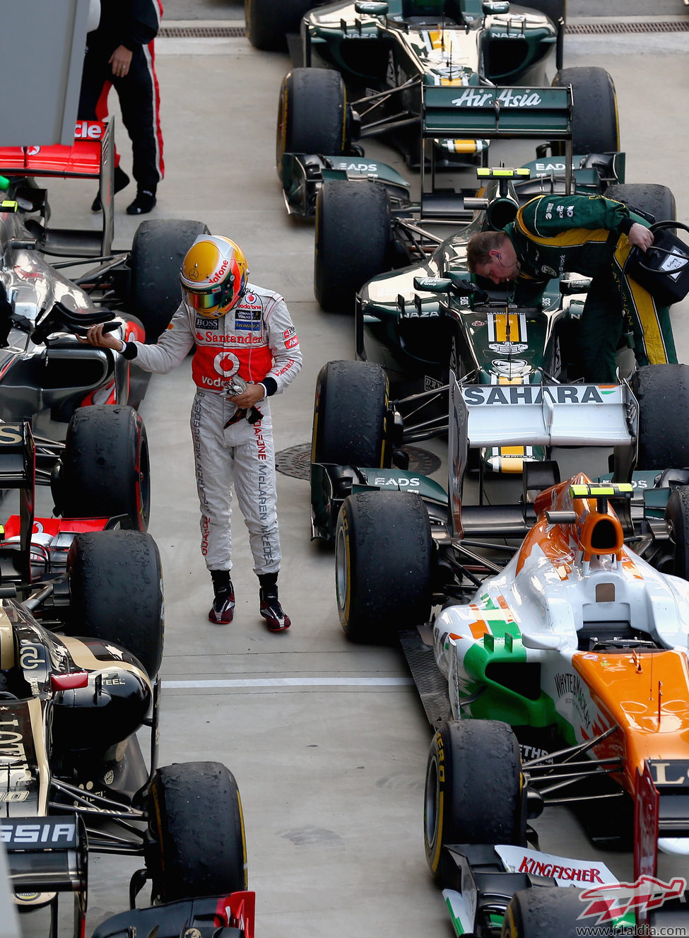 Lewis Hamilton derrotado tras acabar la carrera de Corea 2012
