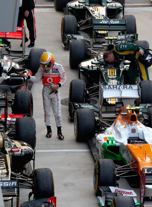 Lewis Hamilton derrotado tras acabar la carrera de Corea 2012