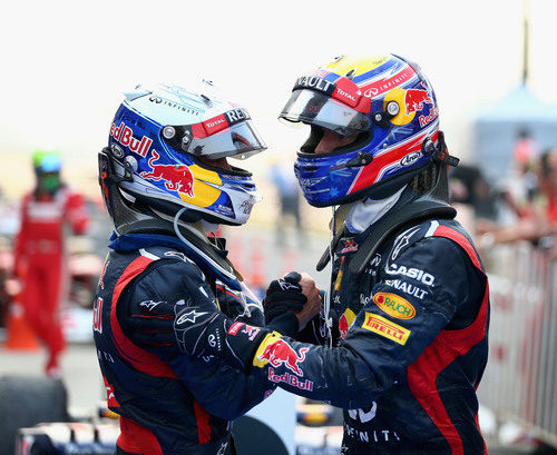 Vettel y Webber se abrazan tras el doblete en Corea 2012