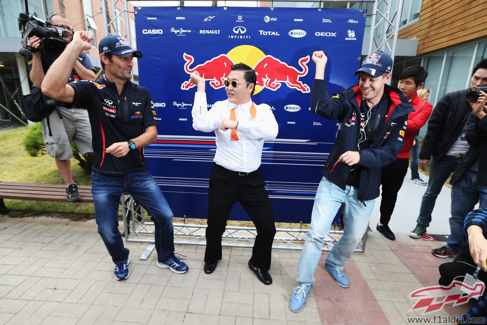 Vettel y Webber dándolo todo con PSY en Corea