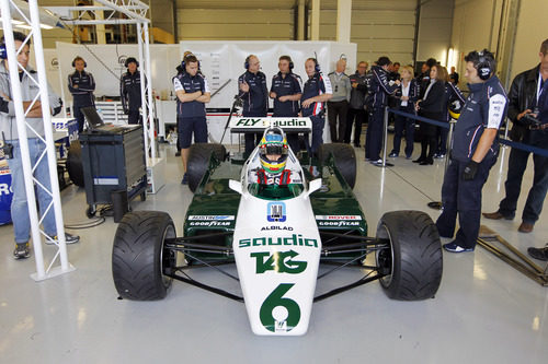 Bruno Senna se sube al FW08