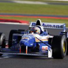 Pastor Maldonado al volante del FW18 en Silverstone