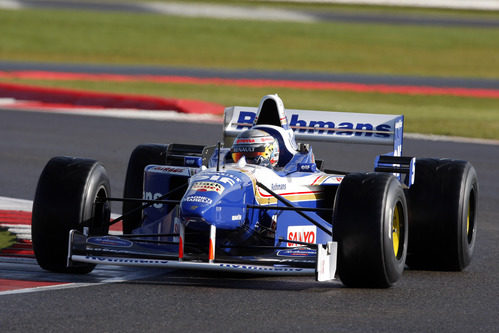 Pastor Maldonado al volante del FW18 en Silverstone