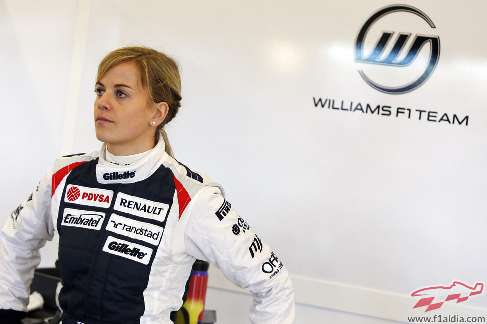 Susie Wolff en el box de Williams