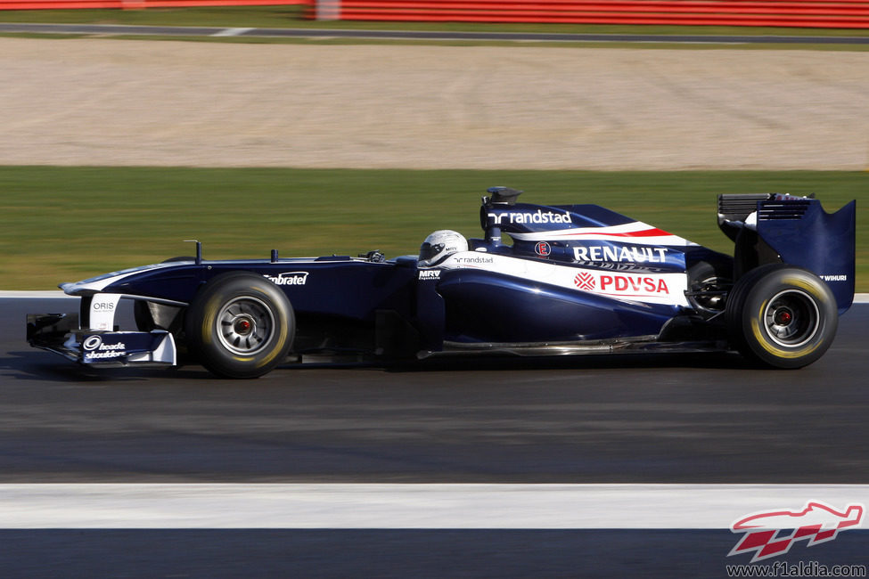 Susie Wolff pilota el FW33 en Silverstone