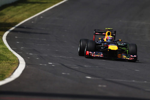 Mark Webber pilota el Red Bull en Suzuka