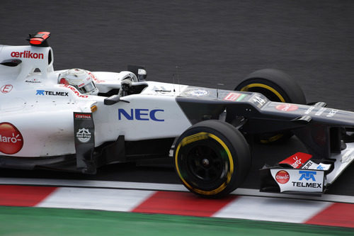 Kamui Kobayashi rueda con los blandos en Suzuka