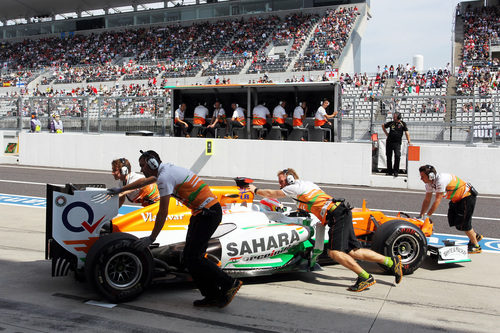 Paul di Resta regresa al garaje en Suzuka