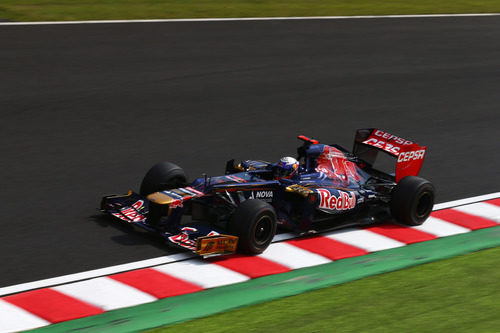 Daniel Ricciardo rueda con los duros en los Libres 3 del GP de Japón 2012
