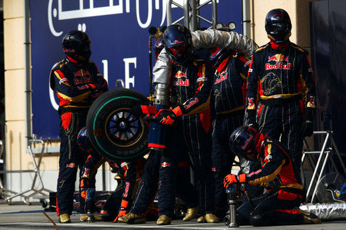 Los mecánicos de Toro Rosso preparados