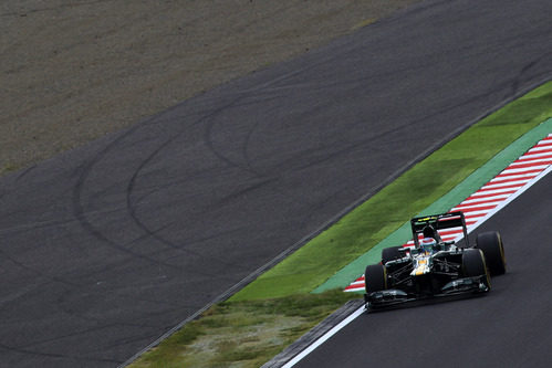 Vitaly Petrov durante la Q1 del GP de Japón 2012