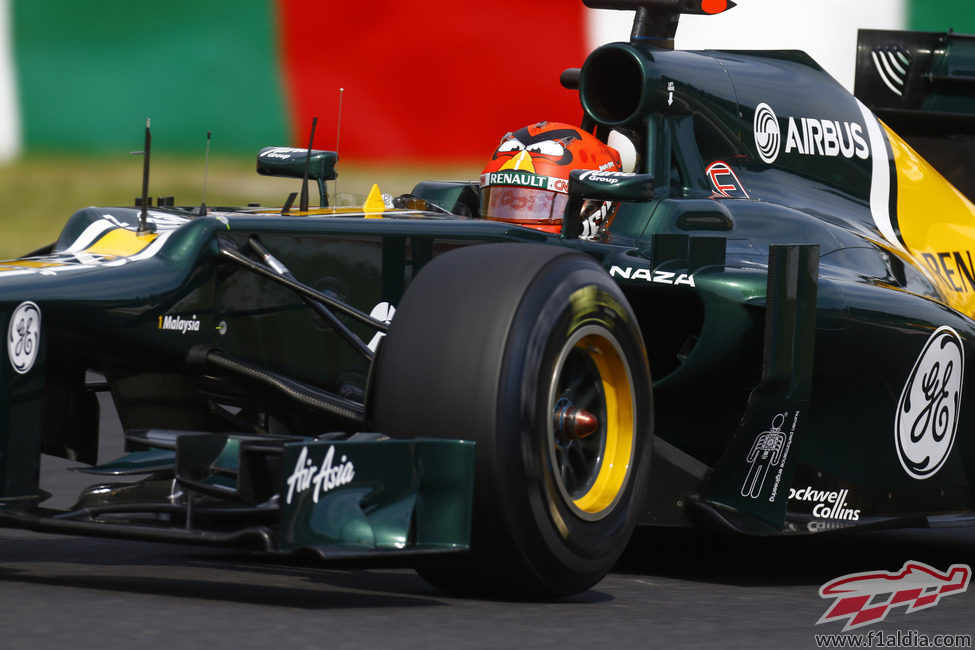 Heikki Kovalainen rueda con los duros en Suzuka