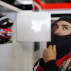 Timo Glock se prepara para salir a la pista de Suzuka