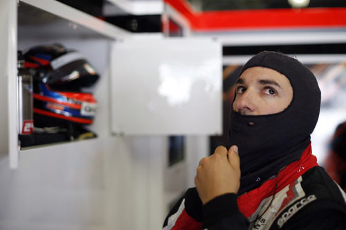 Timo Glock se prepara para salir a la pista de Suzuka